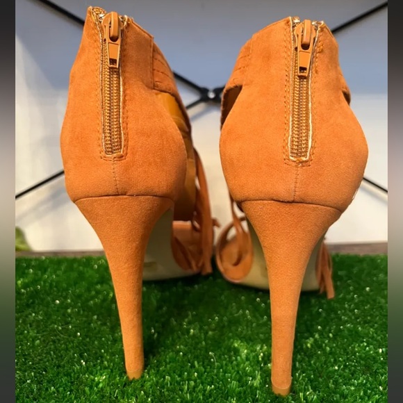 Fringe Suede Heels with back zipper - Picture 4 of 7